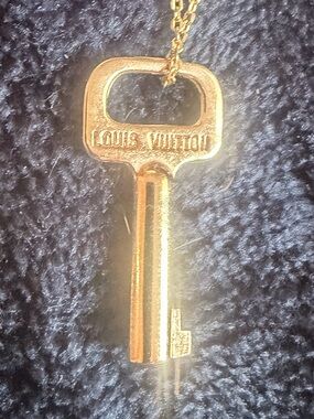 Preowned & preloved authentic Louis Vuitton keychain/bag charm.